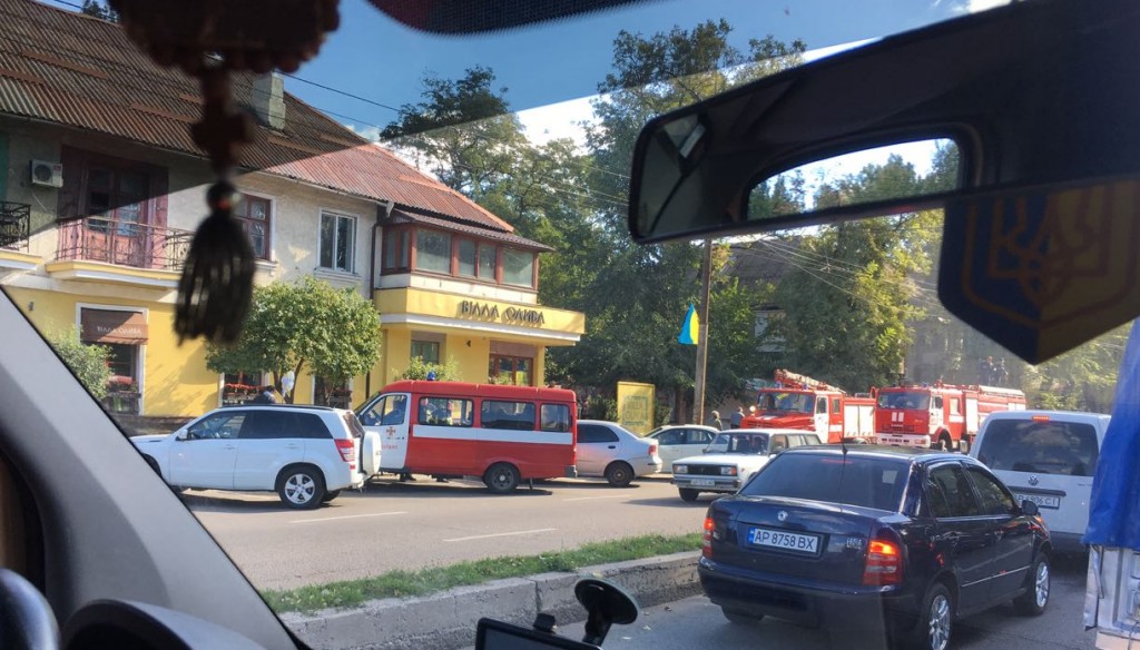 В Запорожье в ресторане «Вилла Олива» задымление: на место прибыли пожарные (ФОТО)