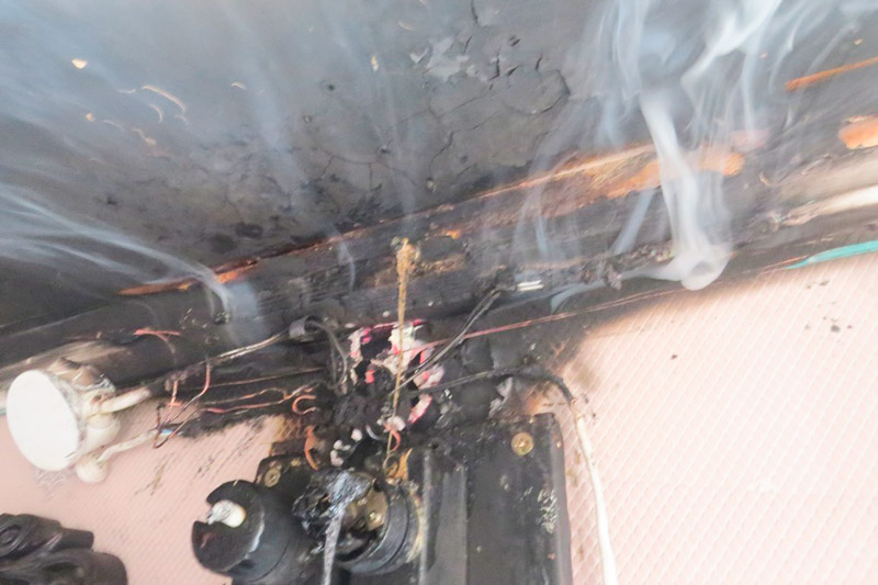 В многоэтажке Запорожской области загорелись электросчетчики: причина неизвестна