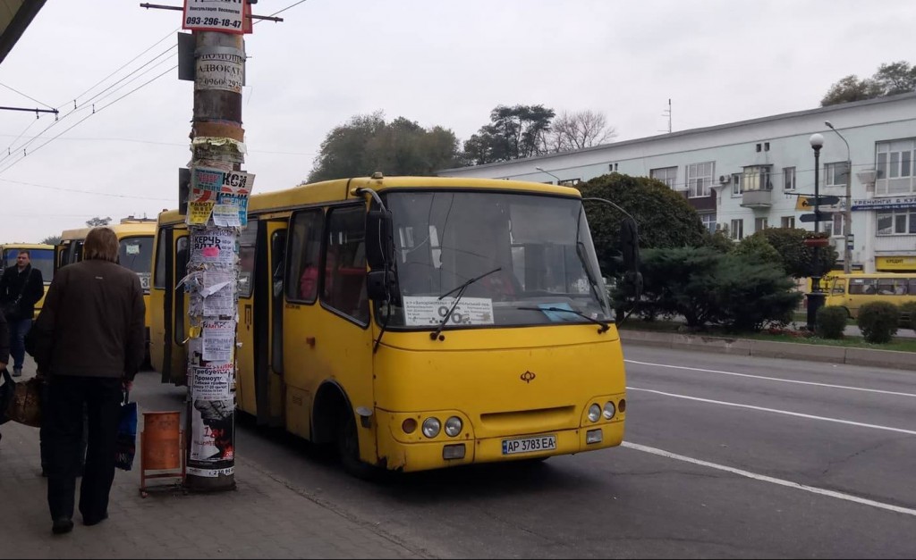 Расчет стоимости проезда в маршрутках Запорожья:  «Богданы» в минусе, «Спринтеры» в плюсе