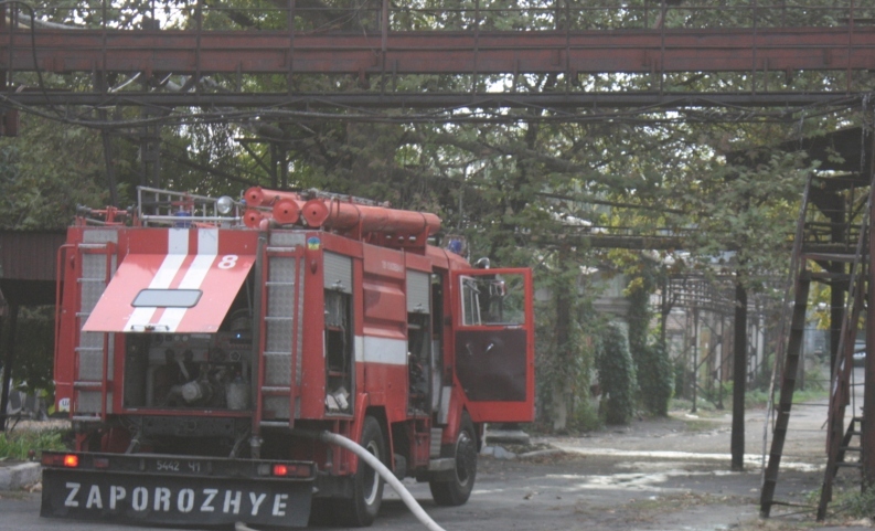В Запорожье произошел пожар на одном из заводов (ФОТО)
