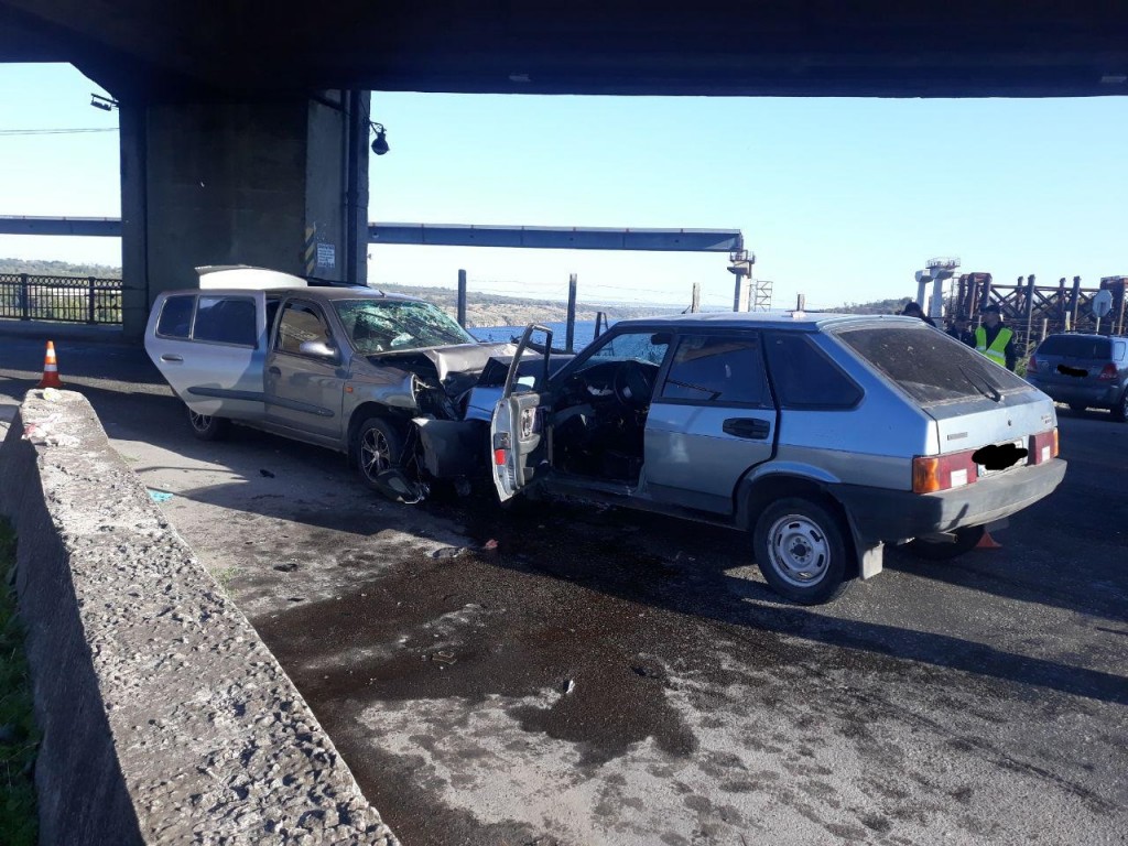 В Запорожье на мосту Преображенского ДТП: пострадали пять человек (ФОТО)