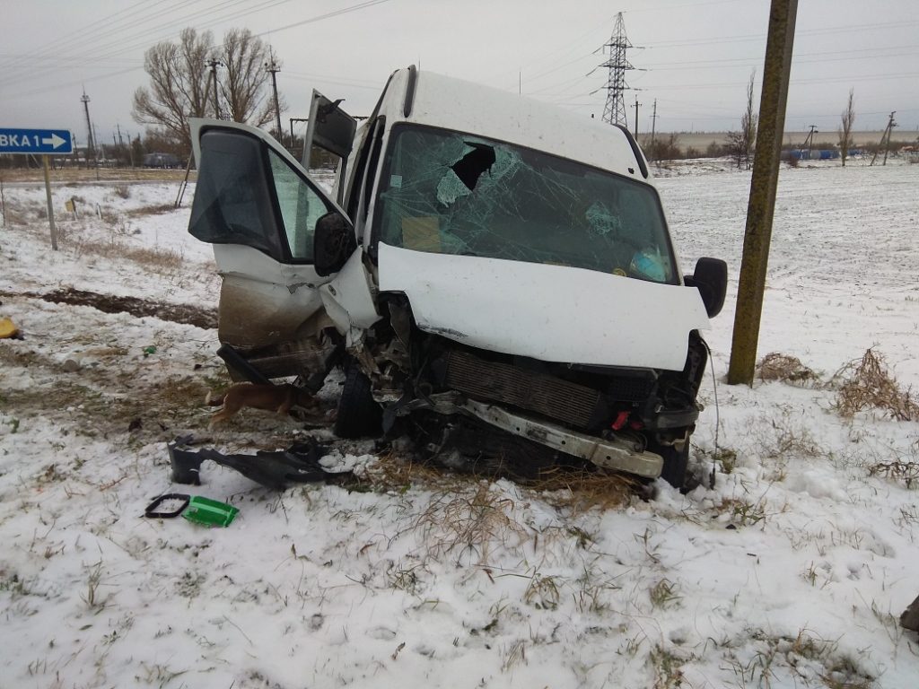 В Запорожской области ДТП: спасатели доставали женщину из искореженного авто (ФОТО)