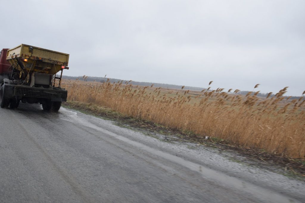 Прогнозировали гололед: как обстоит ситуация на дорогах Запорожской области