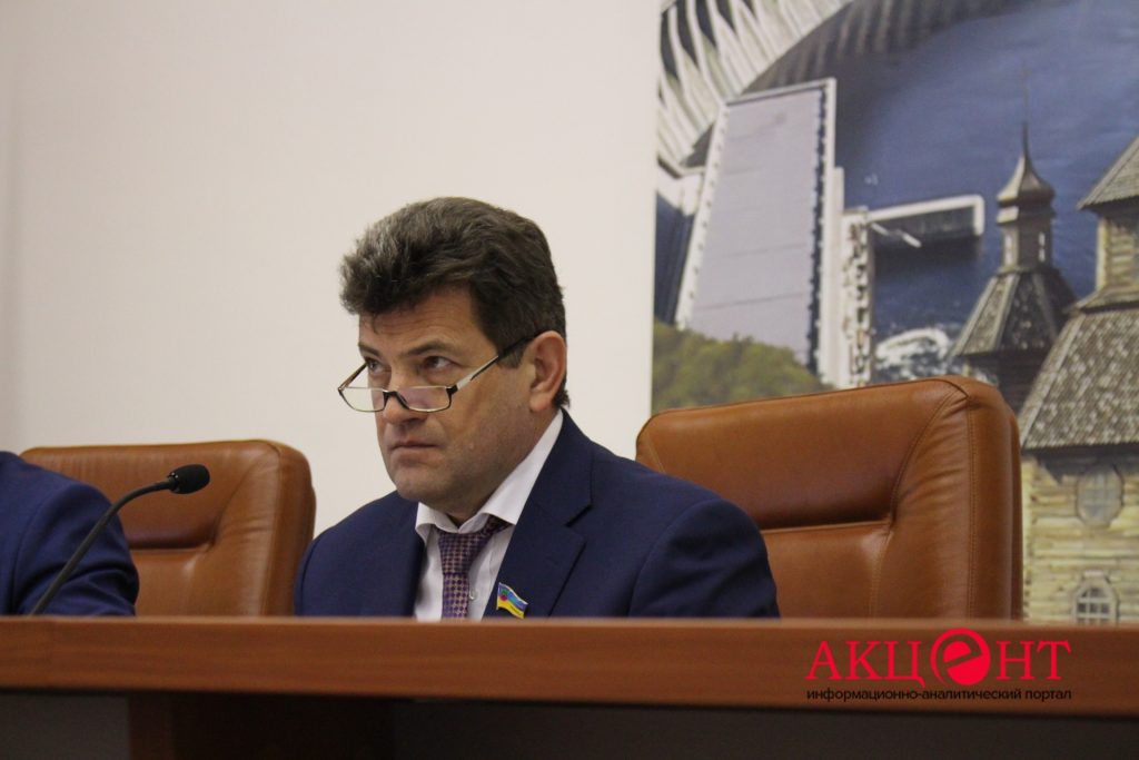 Три года в кресле мэра: Владимиру Буряку поднимут зарплату