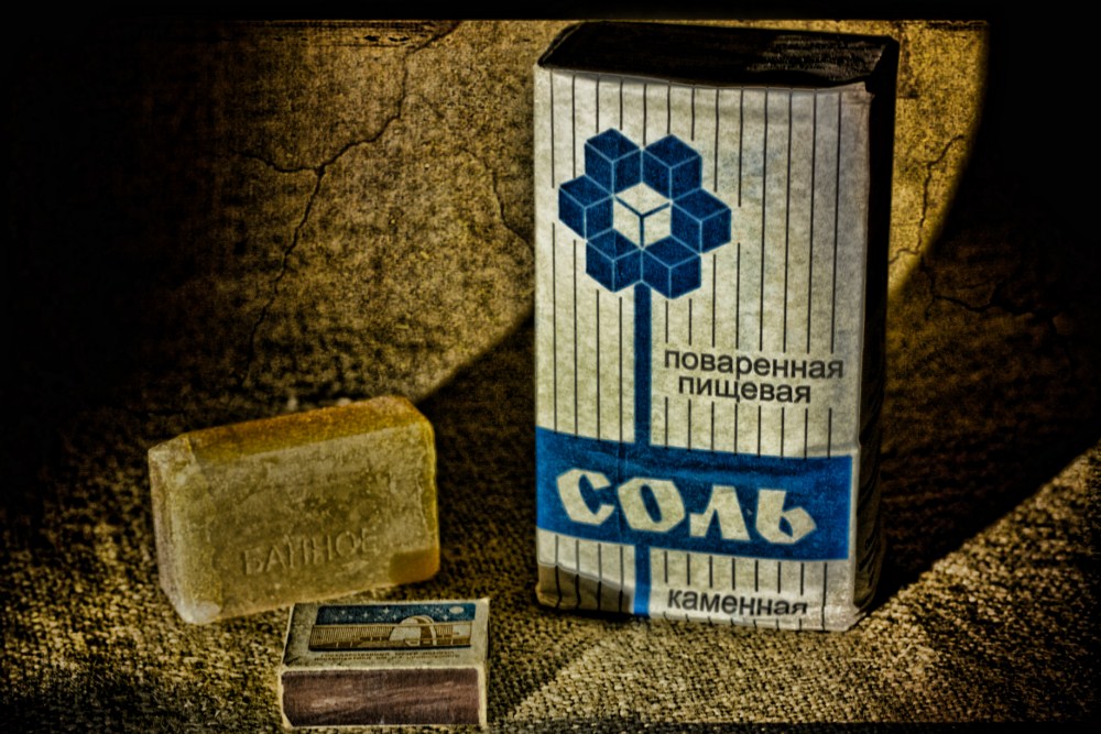 Массово скупают соль и спички: в Запорожской области началась паника