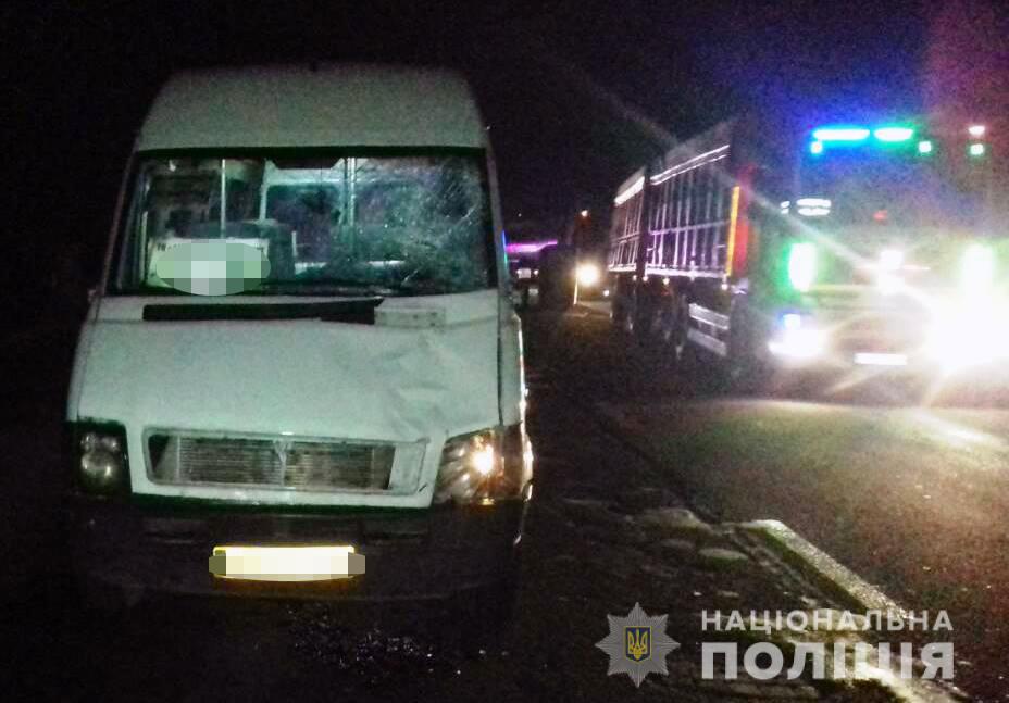 В Запорожье маршрутка сбила пешехода: пострадавший скончался на месте ДТП (ФОТО)