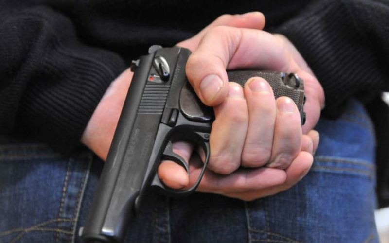 Вооруженный «стоп-контроль»: в Запорожской области мужчина ловил авто с помощью оружия