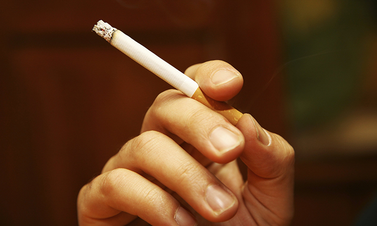 Сигареты исчезнут с витрин: как будут бороться с курильщиками