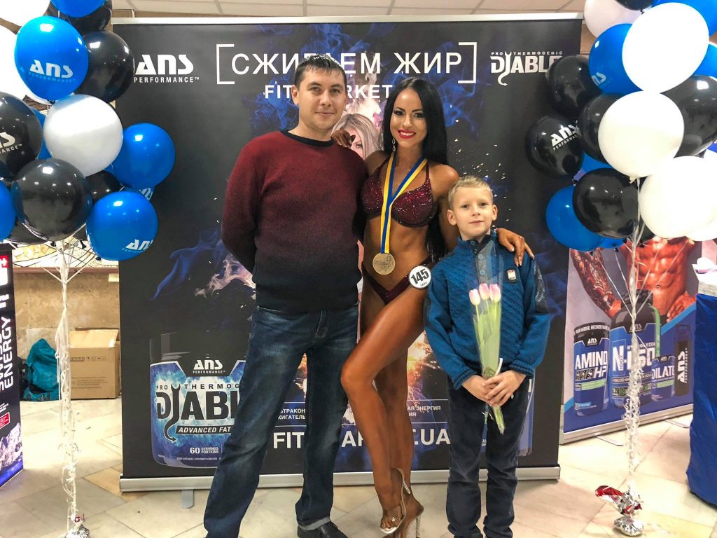 «Медали из слез и боли»: бодибилдерша из Бердянска стала вице-чемпионкой мира (ФОТО)