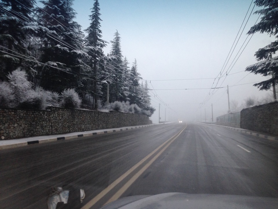 На запорожских трассах гололед: водителей просят быть осторожными