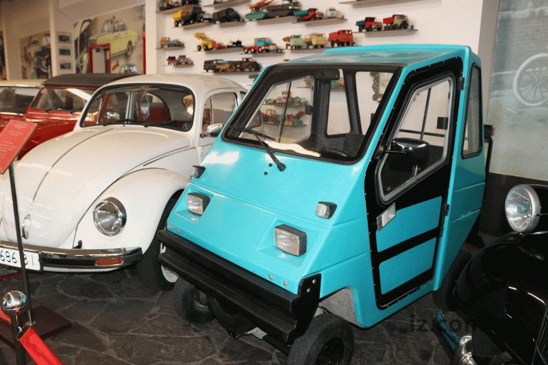 В запорожском музее появилось самое маленькое авто в Украине (ФОТО)