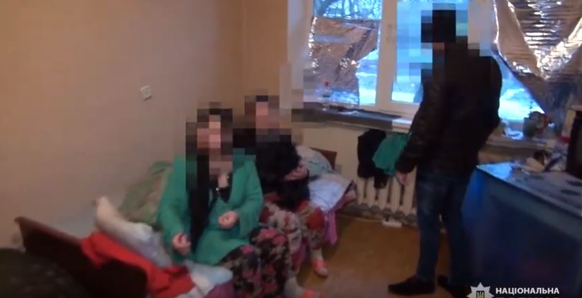 Запорожские полицейские задержали двух «закладчиц» (ВИДЕО)