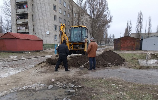 Жители бердянской многоэтажки уже четыре дня живут без света (ФОТО)