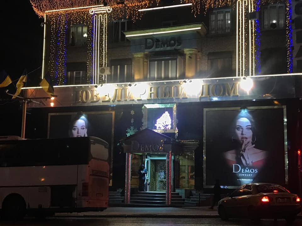 Стали известны подробности обысков в ювелирном магазине «Демос» в центре Запорожья (ФОТО)