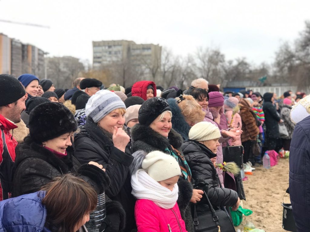 Выпускание голубей, купания и призыв не поддаваться на провокации СМИ: как прошел «Запорожский Иордан» (ФОТО)