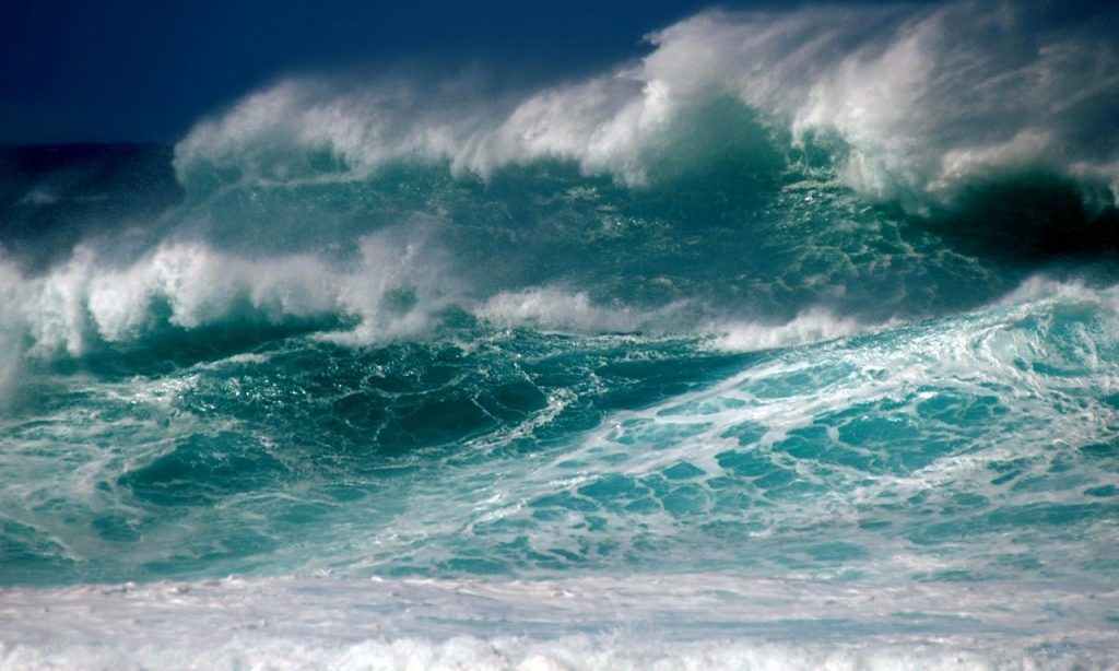 Сила стихии: в Запорожской области штормило Азовское море (ВИДЕО)