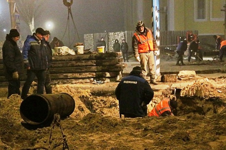 В Бердянске начали подачу воды: поставили временную канализационную сеть