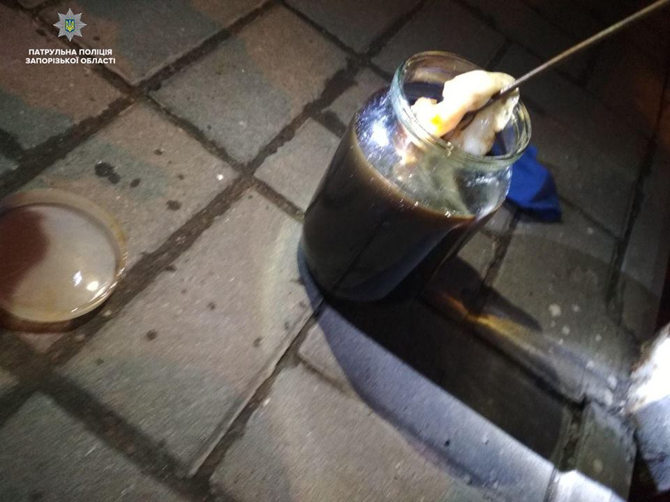 В Запорожье патрульные предотвратили поджог билбордов (ФОТО)