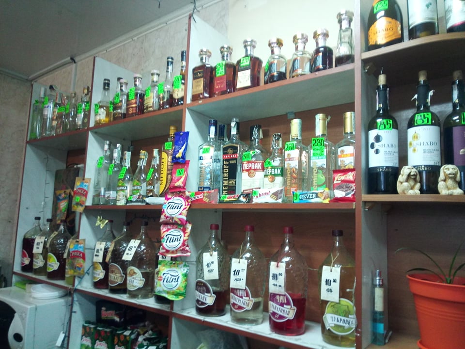 В Запорожье активисты помогли раскрыть «наливайку», в которой незаконно продавали алкоголь (ФОТО)