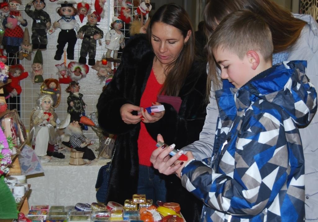 В Запорожье ко Дню всех влюбленных прошла ярмарка (ФОТО)