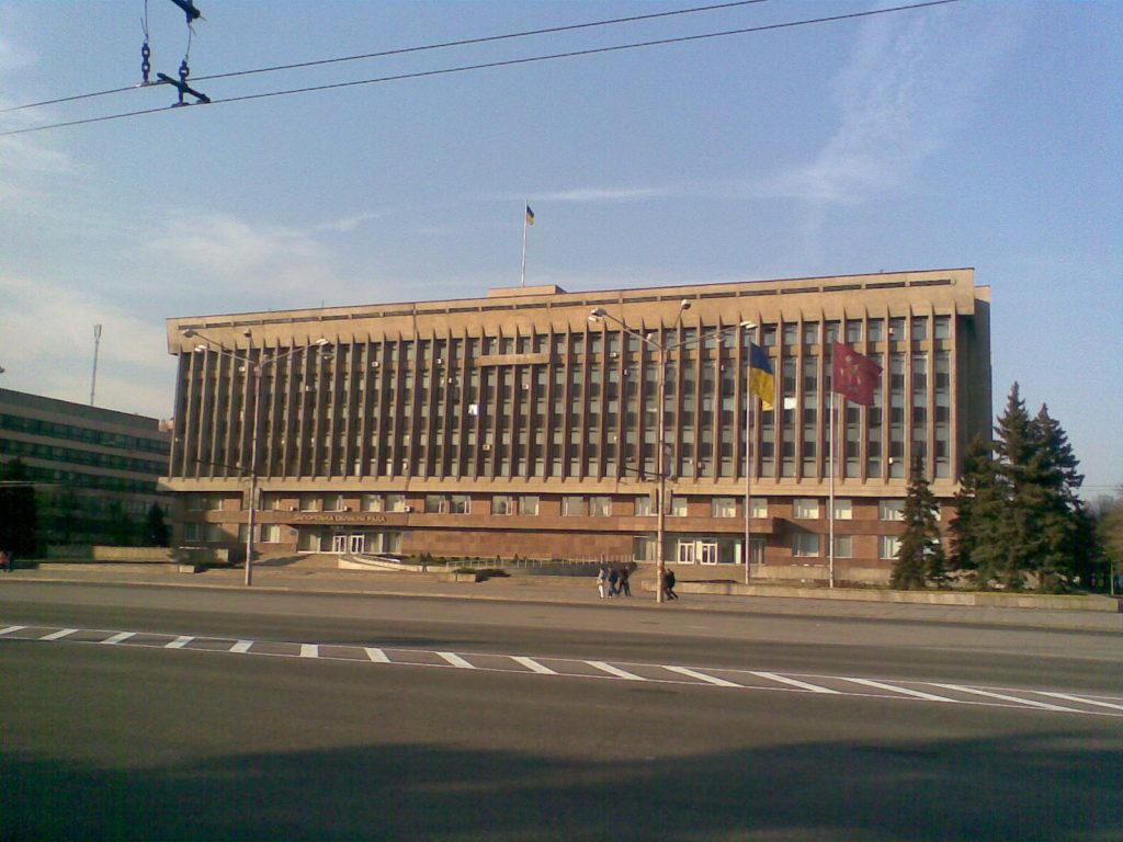 В Запорожской ОГА объяснили, почему отгородились от облсовета решетками