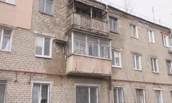В Бердянске из-за протекающей крыши может рухнуть стена многоквартирного дома (ФОТО)
