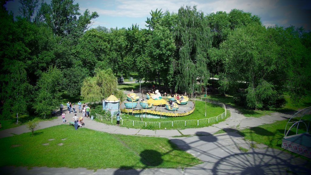 Рабочие активно готовят запорожскую «Дубовку» к открытию сезона