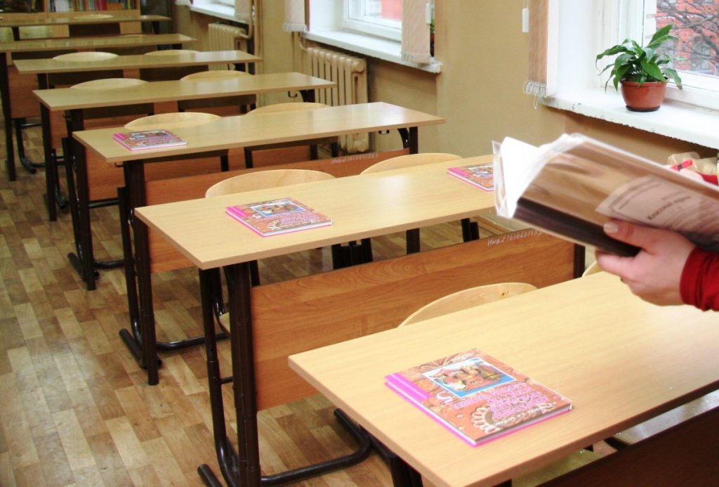 В Запорожской области для школьников закупили парты, не соответствующие требованиям МОН