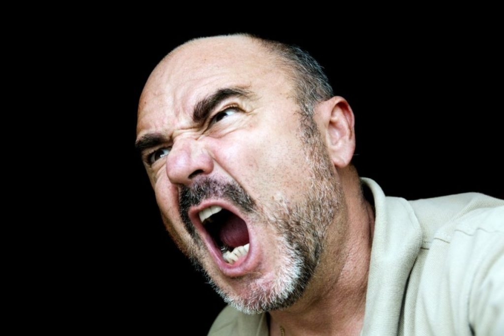 Запорожанину, избившему сотрудниц энергокомпаний, грозит уголовная ответственность