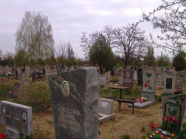 Умышленное убийство: в Запорожской области на кладбище обнаружили висящий на могиле труп