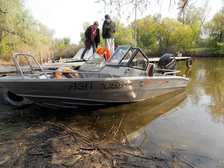 Снова пьяные в лодке: запорожский рыбпатруль попал в новый скандал (ФОТО)