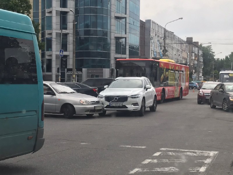 В Запорожье на пересечении Маяковского и Победы ДТП (ФОТО)