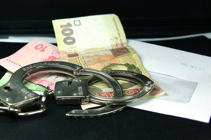 Вымогал у бывшей жены 40 тысяч: в Запорожье задержали сотрудника военкомата (ФОТО)