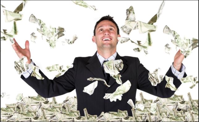 Запорізькі фіскали назвали вік наймолодшого та найстаршго мільйонерів