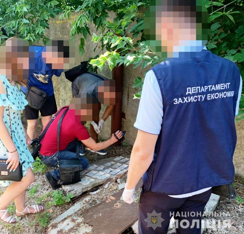 В Запорожской области работник горгаза требовал у мужчины 10 тысяч гривен (ФОТО)