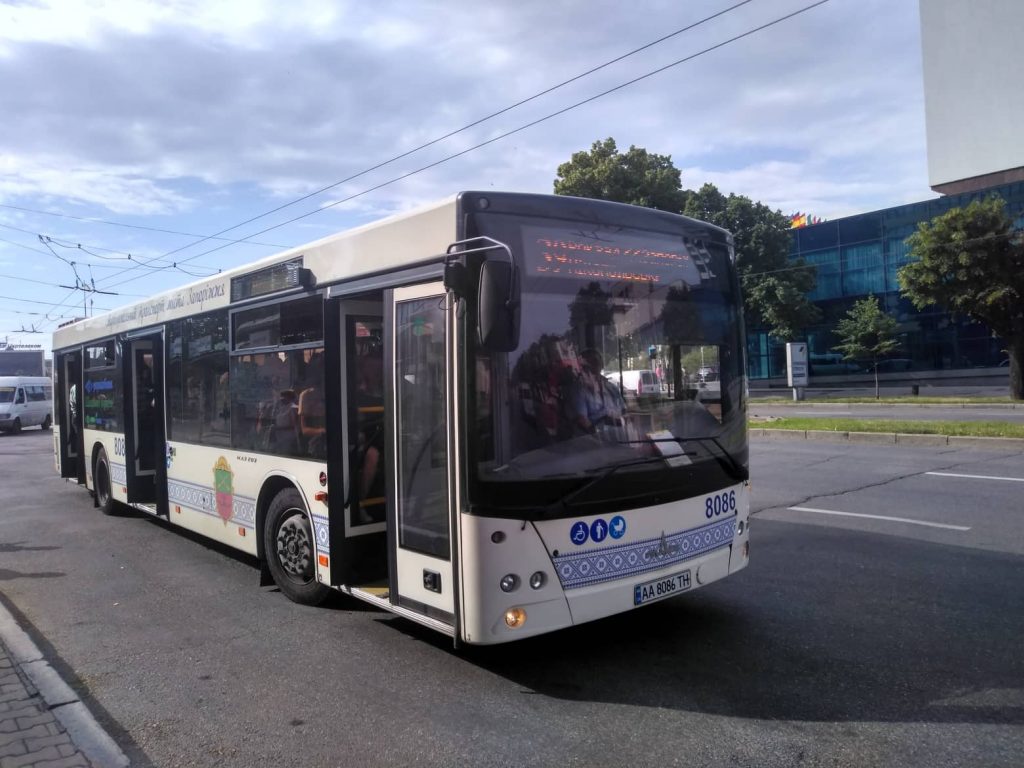 Запорожцы создали петицию об установке кондиционеров в автобусах: где подписать
