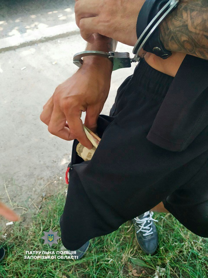 В Запорожье напали на 73-летнего мужчину с канцелярским ножом (ФОТО)