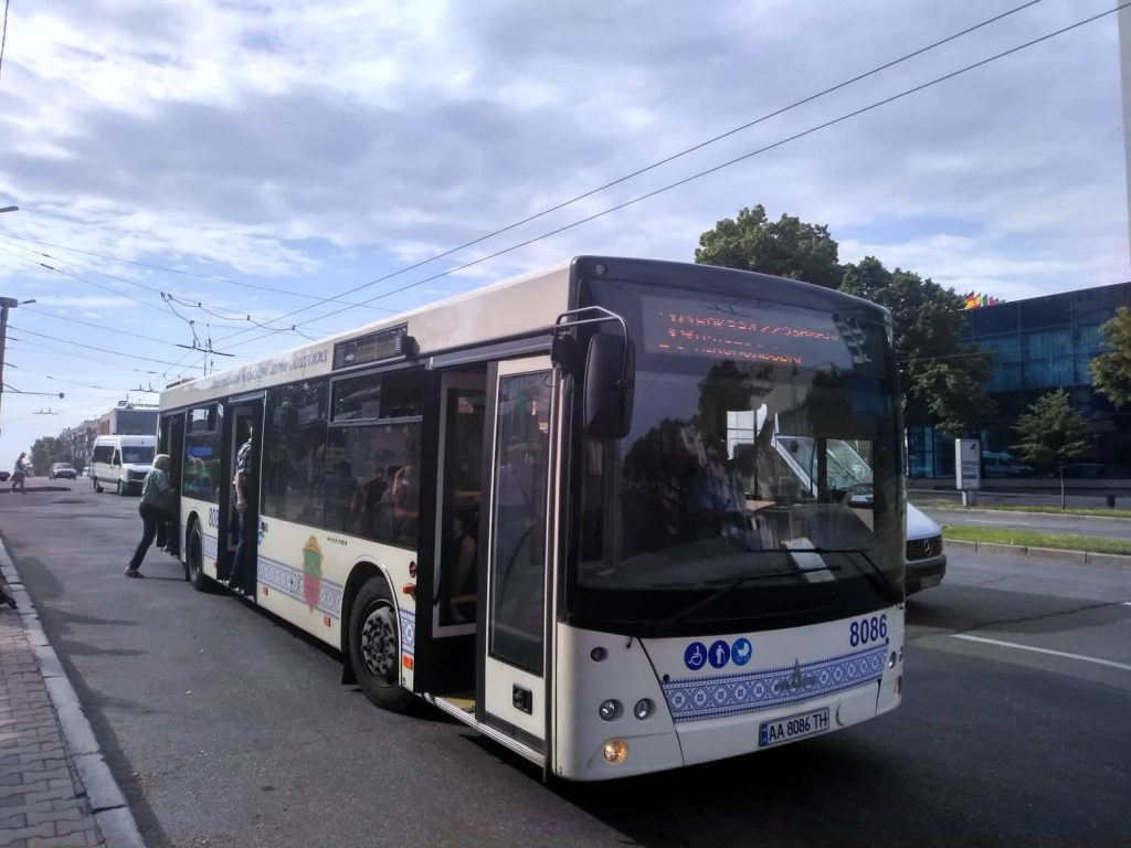 Общественный транспорт сегодня будет курсировать дольше: причины