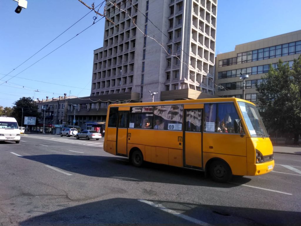 В Запорожье автобусы частных перевозчиков  теперь также доступны на онлайн-карте