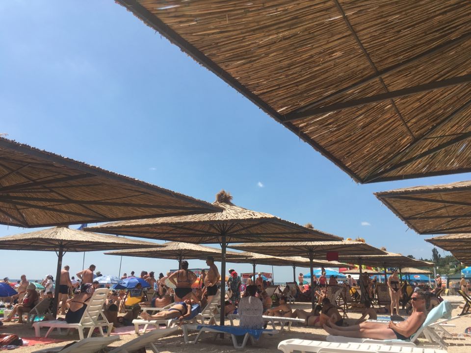 В Кирилловке обустраивают платные мини-пляжи (ФОТО)