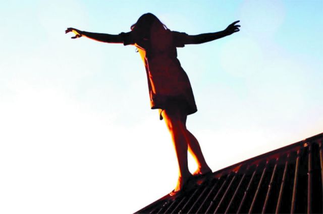 14-летняя девочка из Запорожья упала с 9-го этажа и выжила, ей требуется помощь (ВИДЕО)