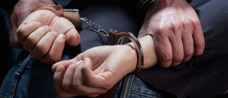 Житель Запорожья избил насмерть приятеля и обокрал его дом, «обчистив» даже холодильник