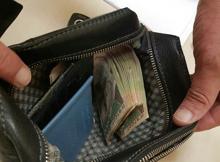 Жителю Запорожья вернули забитый деньгами кошелек