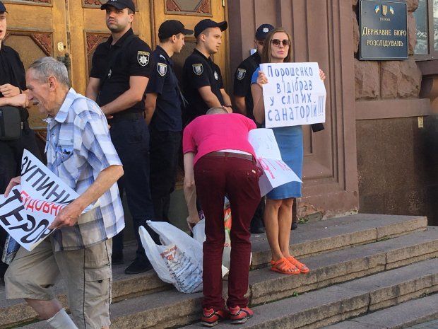 Порошенко прибыл на допрос в ГБР (ФОТО)