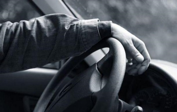 В Запорожской области обнаружили автомобиль с мертвым мужчиной