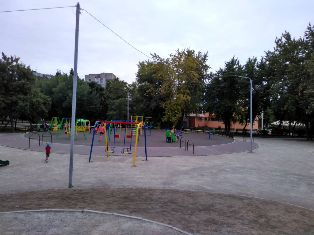 Долгожданный парк Гагарина в Запорожье: часть каруселей развалена, часть «уже готова» (ФОТО, ВИДЕО)