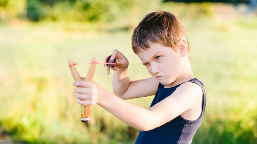 В спальном районе Запорожье двое женщин ударили по лицу чужого ребенка (ВИДЕО)
