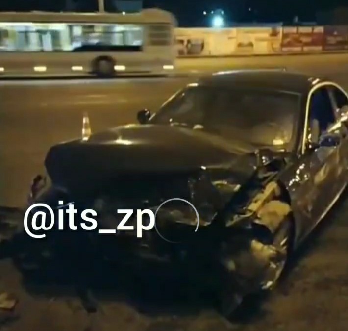 В Запорожье возле автовокзала смертельное ДТП: два авто в смятку (ВИДЕО)