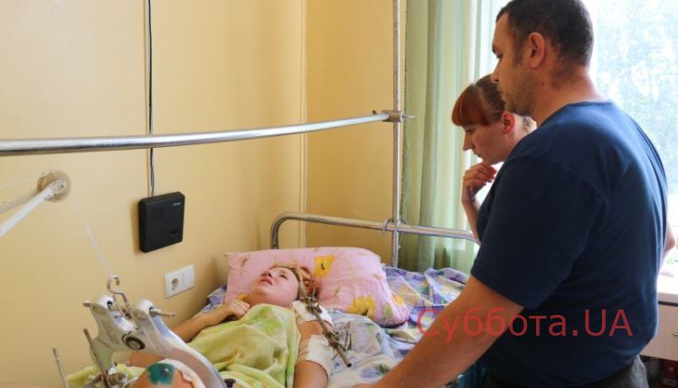 Стало известно состояние девочки, которая упала с 9-го этажа в Запорожье (ФОТО)