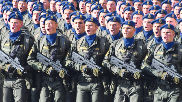 Контрактникам украинской армии хотят повысить зарплату до 20 тысяч